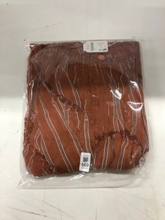 Lot 569  
            Nottingham SR2 - Delivery Only 

                
EMBER PRINTED MIDI S UK SIZE: L ORIGINAL RRP: £118.00