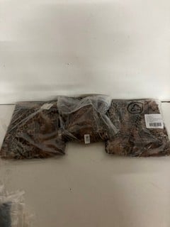 Lot 594  
            Nottingham SR2 - Delivery Only 

                
2 X GARDEN PARTY SKIRT UK SIZE : L ORIGINAL RRP : £78.00