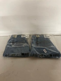 Lot 597  
            Nottingham SR2 - Delivery Only 

                
2 X HIGH RISE SHORT VINTAGE DENIM UK SIZE : 27 ORIGINAL RRP : £60.00
