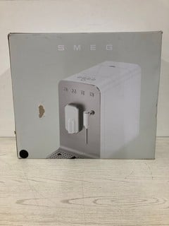 Lot 5  
            Nottingham SR2 - Delivery Only 

                
SMEG BCC12 COFFEE MACHINE ORIGINAL RRP: £699.00