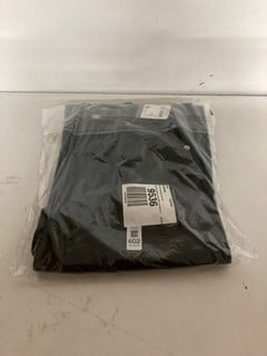 Lot 602  
            Nottingham SR2 - Delivery Only 

                
SOPHIA VEGAN SLIM BARREL UK SIZE : 25 ORIGINAL RRP : £140.00