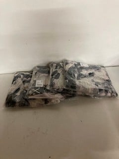 Lot 614  
            Nottingham SR2 - Delivery Only 

                
4 X IVORY COMBO SIZE : M ORIGINAL RRP: £158.00