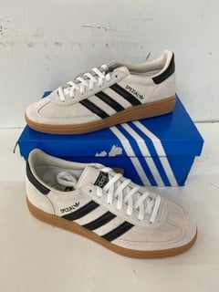 Lot 633  
            Nottingham SR2 - Delivery Only 

                
ADIDAS HANDBALL SPEZIAL W SIZE :UK 6