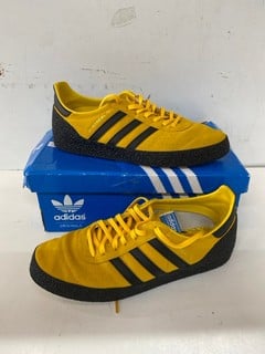 Lot 665  
            Nottingham SR2 - Delivery Only 

                
ADIDAS MONTREAL 76 SIZE :UK11
