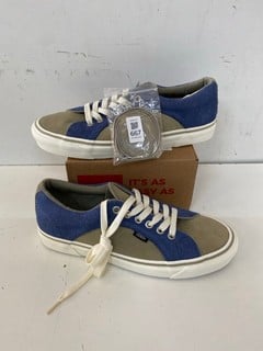 Lot 667  
            Nottingham SR2 - Delivery Only 

                
VANS LAMPIN 86 DX SIZE :UK 9.5