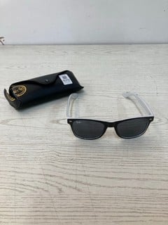 Lot 670  
            Nottingham SR2 - Delivery Only 

                
RAY-BAN SUNGLASSES