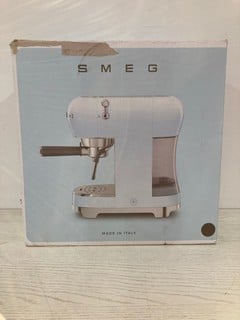 Lot 7  
            Nottingham SR2 - Delivery Only 

                
SMEG RETRO ESPRESSO COFFEE MACHINE ORIGINAL RRP:£399