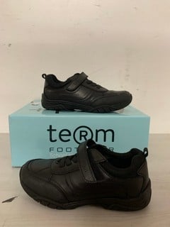 Lot 277  
            Nottingham SR3 - Delivery Only 
                
TERM FOOTWEAR MAXX TRAINERS UK SIZE 1 (BLACK)