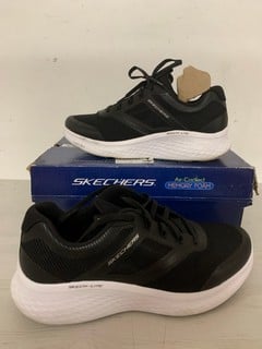 Lot 282  
            Nottingham SR3 - Delivery Only 
                
SKETCHERS SKETCH PRO LITE PRO SHOES UK 10 (BLACK)