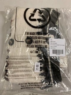 Lot 40  
            Nottingham SR3 - Delivery Only 

                
WOMENS DESIGNER MILLE CARDIGAN XS (WHITE) ORIGINAL RRP:£188