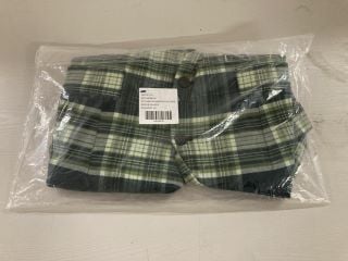 Lot 417  
            Nottingham SR3 - Delivery Only 

                
REGGIE BLAZER IN GREEN SIZE: XS ORIGINAL RRP:£168