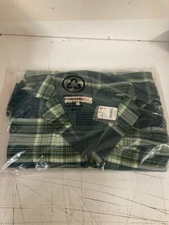 Lot 421  
            Nottingham SR3 - Delivery Only 

                
REGGIE BLAZER IN GREEN SIZE: S ORIGINAL RRP:£168