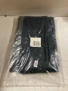 Lot 448  
            Nottingham SR3 - Delivery Only 
                
SOLAR SWEATER SET IN NAVY SIZE: S ORIGINAL RRP:£118