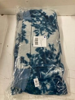 Lot 453  
            Nottingham SR3 - Delivery Only 

                
WITH LOVE SWEATSHIRT IN BLUE SIZE: S ORIGINAL RRP:£118