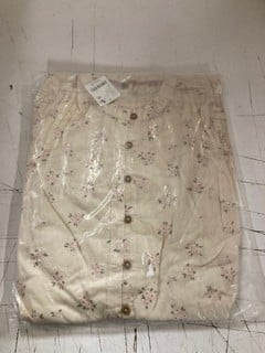 Lot 475  
            Nottingham SR3 - Delivery Only 

                
BELLA MAE MIDI DRESS IN IVORY SIZE: L ORIGINAL RRP:£140