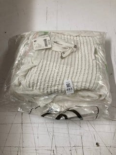 Lot 483  
            Nottingham SR3 - Delivery Only 

                
HI HELLO MIDI DRESS IN WHITE SIZE: L ORIGINAL RRP:£228