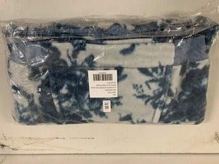 Lot 49  
            Nottingham SR3 - Delivery Only 

                
WOMENS DESIGNER WITH LOVE SWEATSHIRT S (BLUE) ORIGINAL RRP:£118