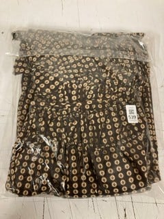 Lot 539  
            Nottingham SR3 - Delivery Only 

                
STAR DIP MINI DRESS SIZE: L