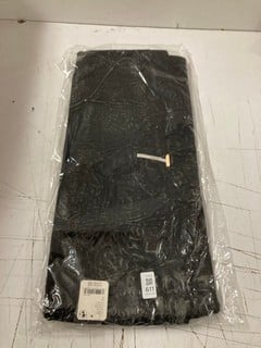 Lot 611  
            Nottingham SR3 - Delivery Only 

                
LUNA PULLOVER IN BLACK SIZE:S ORIGINAL RRP:£140