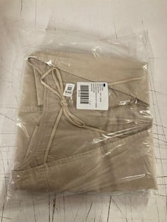 Lot 646  
            Nottingham SR3 - Delivery Only 

                
SAWYER MINI DRESS IN IVORY SIZE: S ORIGINAL RRP:£140