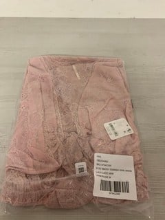 Lot 746  
            Nottingham SR3 - Delivery Only 

                
LALA LACE MINI DRESS IN PINK SIZE: M ORIGINAL RRP:£118