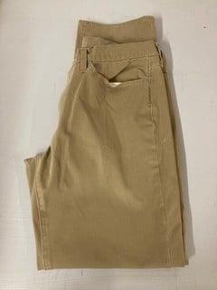 Lot 764  
            Nottingham SR3 - Delivery Only 

                
LEVI JEANS IN BEIGE SIZE: W34 L32