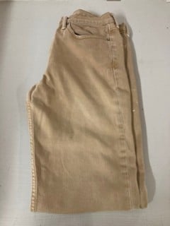 Lot 765  
            Nottingham SR3 - Delivery Only 

                
LEVI JEANS IN BEIGE SIZE: W34 L32