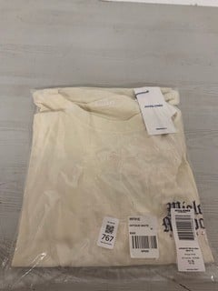 Lot 767  
            Nottingham SR3 - Delivery Only 

                
JACK JONES CREW NECK T-SHIRT SIZE: XL