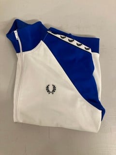 Lot 777  
            Nottingham SR3 - Delivery Only 

                
FRED PERRY JACKET SIZE: M