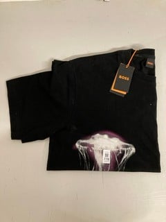 Lot 778  
            Nottingham SR3 - Delivery Only 

                
BOSS BLACK T-SHIRT SIZE: XL