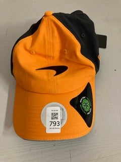 Lot 793  
            Nottingham SR3 - Delivery Only 

                
NEW ERA CAP IN ORANGE & BLACK