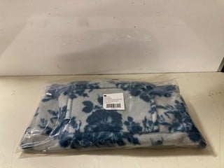 Lot 805  
            Nottingham SR3 - Delivery Only 

                
WITH LOVE SWEATSHIRT IN BLUE SIZE: M ORIGINAL RRP:£118