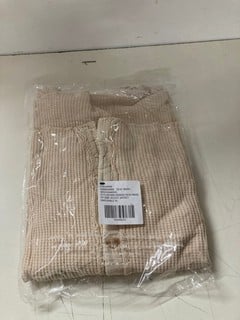 Lot 814  
            Nottingham SR3 - Delivery Only 

                
ONE SCOUT JACKET IN SAND/SABLE SIZE: XL ORIGINAL RRP:£118