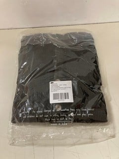 Lot 825  
            Nottingham SR3 - Delivery Only 

                
ONE SCOUT JACKET IN BLACK SIZE: L ORIGINAL RRP:£118