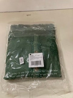 Lot 830  
            Nottingham SR3 - Delivery Only 

                
ONE SCOUT JACKET IN KELLY SIZE: S ORIGINAL RRP:£118