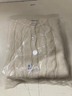 Lot 832  
            Nottingham SR3 - Delivery Only 

                
WILLOW CARDI IN CREME SIZE: M ORIGINAL RRP:£140