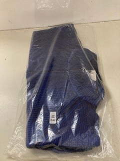 Lot 842  
            Nottingham SR3 - Delivery Only 

                
GRETA HALF ZIP JUMPER IN BLUE SIZE: M ORIGINAL RRP:£88