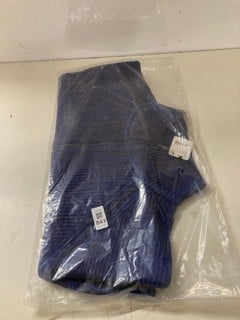 Lot 843  
            Nottingham SR3 - Delivery Only 

                
GRETA HALF ZIP JUMPER IN BLUE SIZE: M ORIGINAL RRP:£88