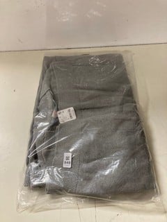 Lot 848  
            Nottingham SR3 - Delivery Only 

                
SOLAR SWEATER SET IN GREY SIZE: M ORIGINAL RRP:£118