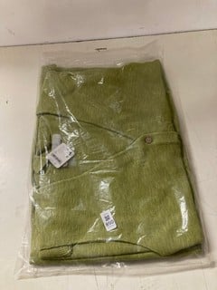 Lot 850  
            Nottingham SR3 - Delivery Only 

                
STOCKTON SWEATER SET SIZE: XL ORIGINAL RRP:£108