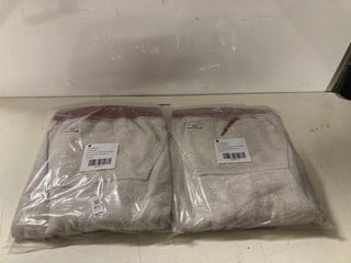 Lot 858  
            Nottingham SR3 - Delivery Only 

                
2 X WOMENS DESIGNER REVERSIBLE JUMPER UK SIZE XS (CREME) ORIGINAL RRP:£55 EACH