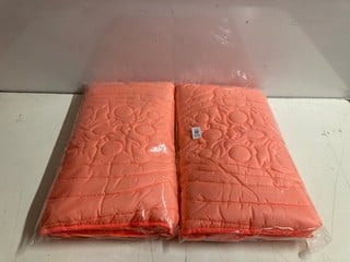 Lot 910  
            Nottingham SR3 - Delivery Only 

                
2 X MOVEMENT GIFT SACKS IN ROSE/TYRIE ORIGINAL RRP:$78.00 EACH
