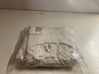 Lot 918  
            Nottingham SR3 - Delivery Only 

                
HAPPY WITH YOU MINI DRESS IN IVORY SIZE: M ORIGINAL RRP:$78.00