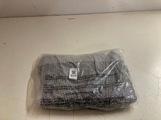 Lot 920  
            Nottingham SR3 - Delivery Only 

                
DANCE ALL NIGHT LONG SLEEVE DRESS IN GREY SIZE: L ORIGINAL RRP:£88.00