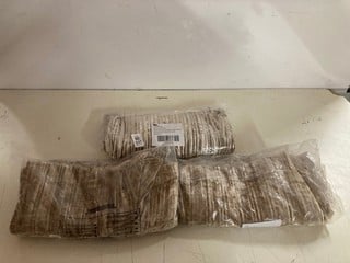 Lot 937  
            Nottingham SR3 - Delivery Only 

                
3 X STAR SIGN VELVET TROUSERS IN BEIGE SIZE: S ORIGINAL RRP:£88.00 EACH