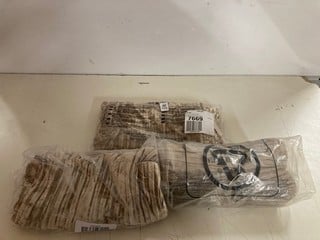 Lot 938  
            Nottingham SR3 - Delivery Only 

                
3 X STAR SIGN VELVET TROUSERS IN BEIGE SIZE: S ORIGINAL RRP:£88.00 EACH