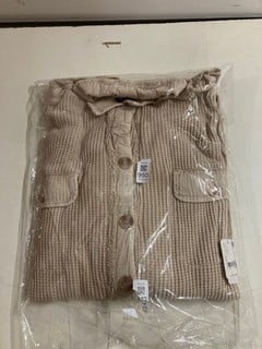 Lot 950  
            Nottingham SR3 - Delivery Only 

                
ONE SCOUT JACKET SIZE: L ORIGINAL RRP:£118.00