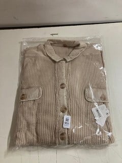 Lot 951  
            Nottingham SR3 - Delivery Only 

                
ONE SCOUT JACKET SIZE: L ORIGINAL RRP:£118.00