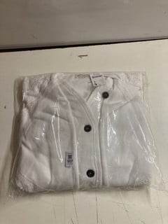 Lot 957  
            Nottingham SR3 - Delivery Only 

                
FLOAT ON CARDI IN IVORY SIZE: S ORIGINAL RRP:£248.00