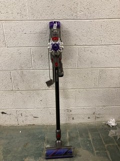 Lot 962  
            Nottingham SR3 - Delivery Only 

                
DYSON V8 ADVANCED CORDLESS VACUUM CLEANER